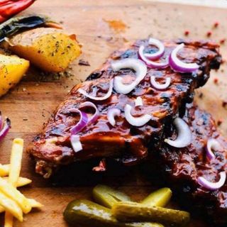 Meniu  maxi Coaste de porc la gratar