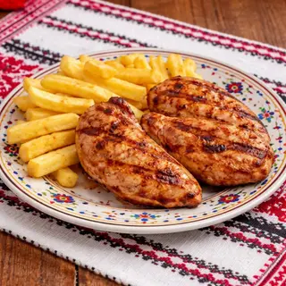 Piept de pui la gratar cu garnitura la alegere