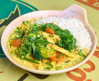 Curry de Pollo .
