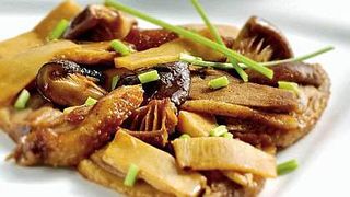 96. Anatra con funghi e bambù