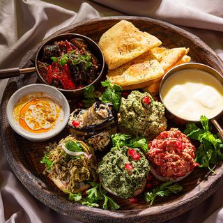 ხონჩა- ტრადიციული ქართული კერძების დაფა