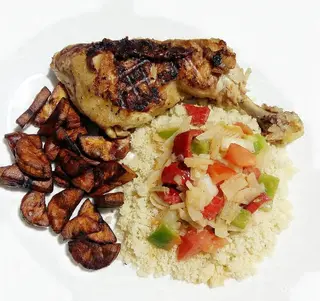 Poulet Braisé & Attiéké