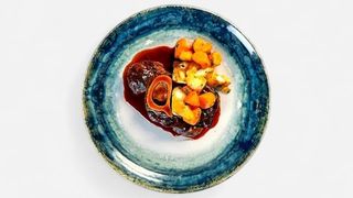 Rasol de vită înăbușit în fetească neagră