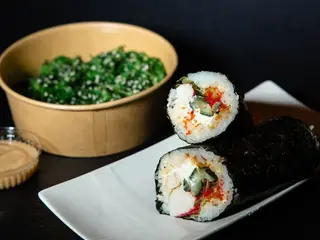 Комбо Хенд-рол з крабом+Хіяші вакаме з горіховим соусом (505g)