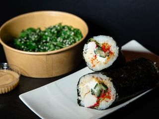 Комбо Хенд-рол з крабом+Хіяші вакаме з горіховим соусом (505g)