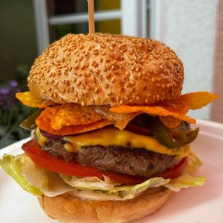 Burger El Nachos w zestawie z Coca-Colą 0,33