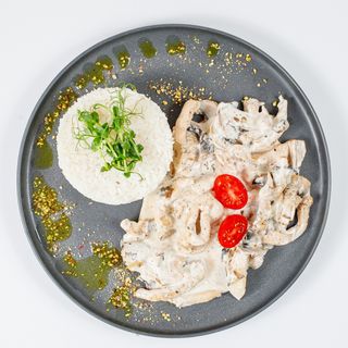 Фрикасе с гарниром и грибами