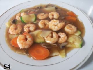 54. Gamberi con verdura mista