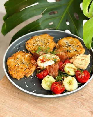 Draniki with egg and bacon