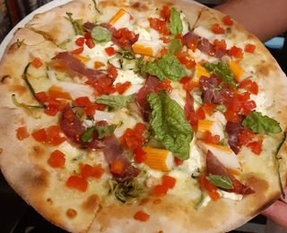 Pizza crudaiola bianca