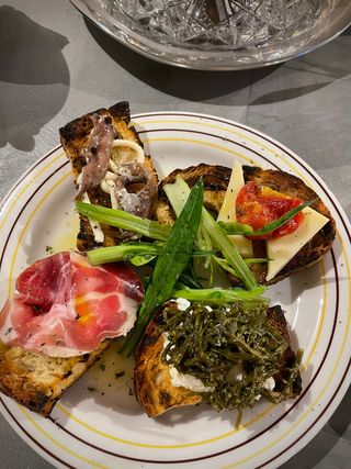 Crostoni di pane salentino al fuoco