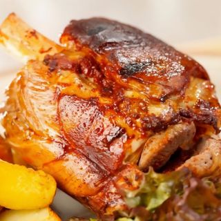 Codillo De Cerdo Al Horno