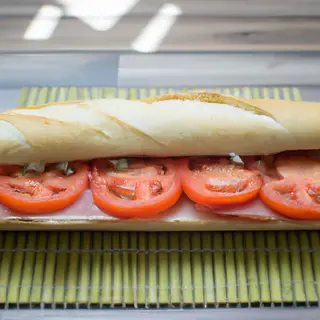 Bocadillo De Lomo Con Tomate