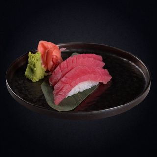 Nigiri tuna