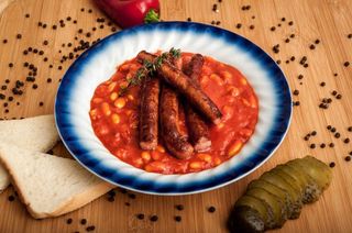 Meniu iahnie de fasole cu cârnăciori