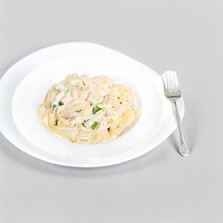 Pasta piletina u bijelom sosu