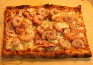 Pizza De Salmón Y Gamba (35 Cm. X 20 Cm.)