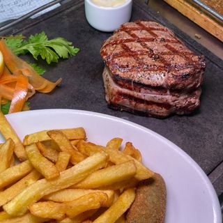 Chateaubriand filet mignon al pepe nero