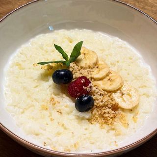 ბრინჯის ფაფა კენკრით /Rice Porridge with Berries