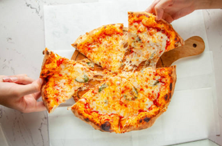 Pizza 4 quesos (32 cm.)