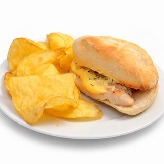 Montadito De Pollo Con Mojo Picón