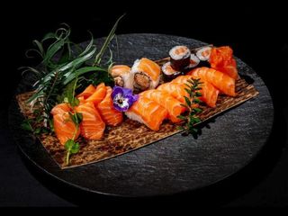 Sushi mix salmone 16pezzi