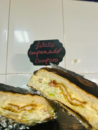 Campero De Pollo Empanado