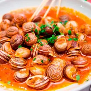 Caracoles En Salsa De Tomate