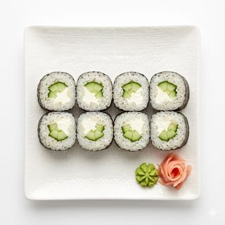 Hoso Maki De Pepino Y Queso (Para 8 Personas)