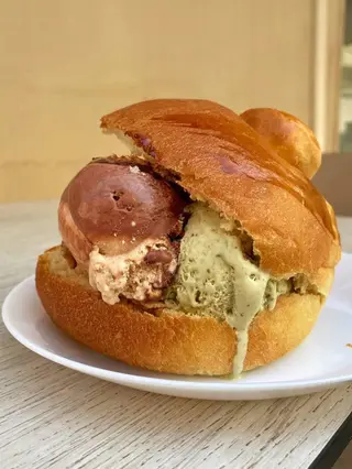 Brioche con gelato senza glutine 
