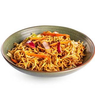 17. Fideos Yakisoba Con Pollo y Verduras
