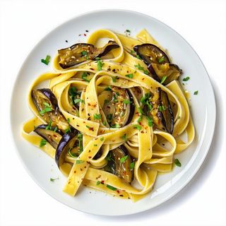 Fettuccina fresca con melanzane