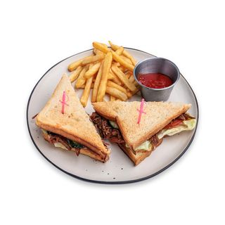 Комбо клаб-сэндвич с рваной говядиной