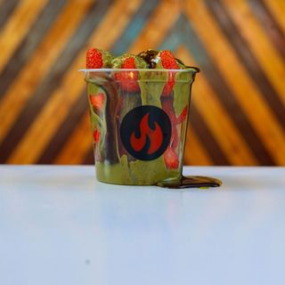 Kunafa strawberry cup