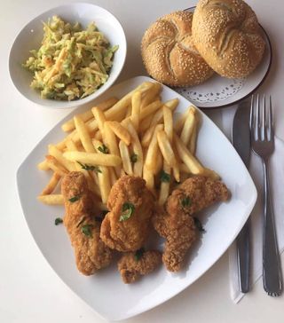 Crispy de pui 3 buc si cartofi prajiti pai