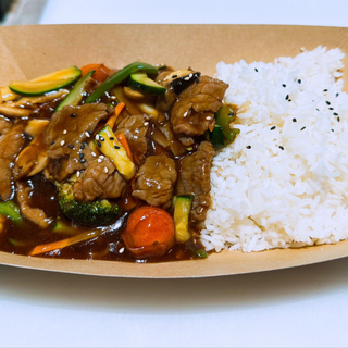 Wok de ternera y arroz jazmín 