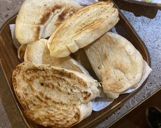Fette di pane aromatizzate
