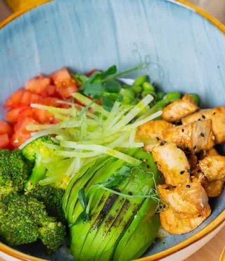 Боул с курицей (550г)