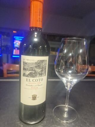 Botella De Vino Negro El Coto