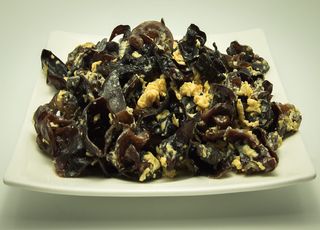 Urechi de lemn cu ou