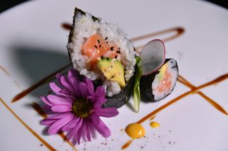 601. Temaki salmone