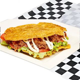 Patacón Con Ternera (Ración)