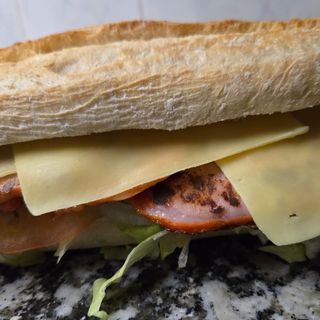Bocadillo de lomo completo