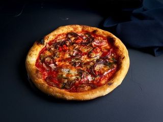 Піца з ребрами барбекю та беконом (580g)