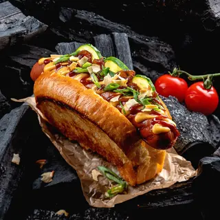 Хот-дог з молочною сосискою і перцем конфі