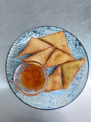 7 Samosas (6 Uds.)