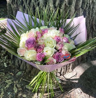 Buchet 39 trandafiri si verdeata 