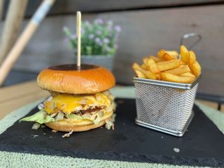 Телешки бургер с яйце