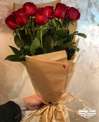 Osam ruža i dekoracija 