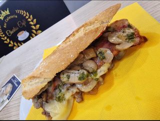 Bocata Grande De La Casa Especial Charlis